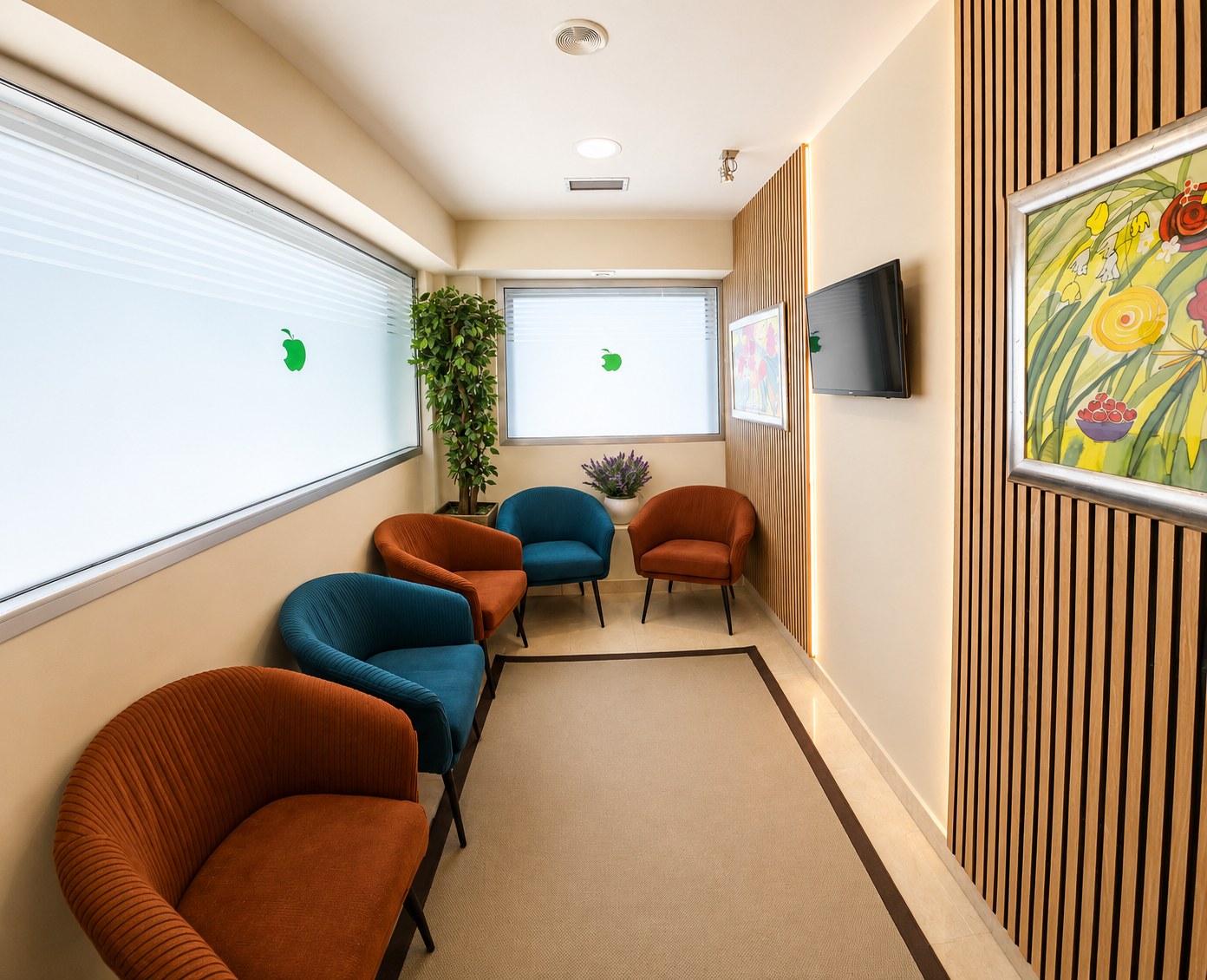 Sala de espera confortable en Dentalona